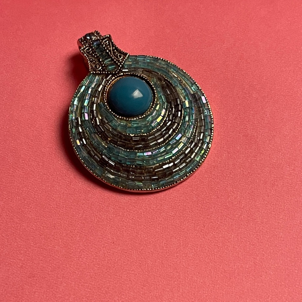 Elegant Blue and Gold Pendant Necklace